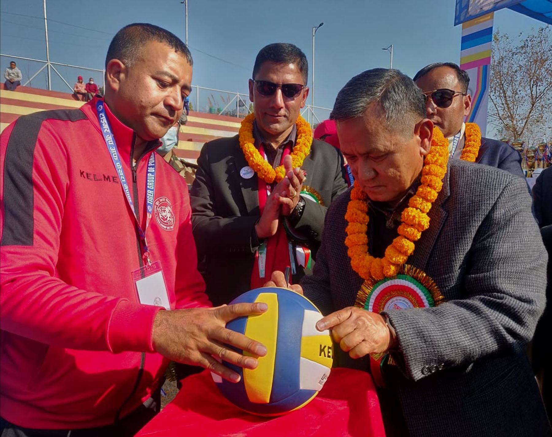 कोरोनाको पीडा भुलाउँदै शुरु भयो राष्ट्रिय महिला तथा पुरुष भलिबल