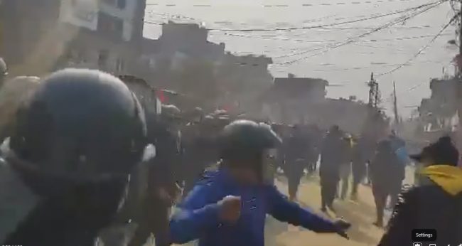 भिडियोमा हेर्नुहोस् नुवाकोटमा यसरी भयो नेकपाका दुई गुटबीच कुटाकुट