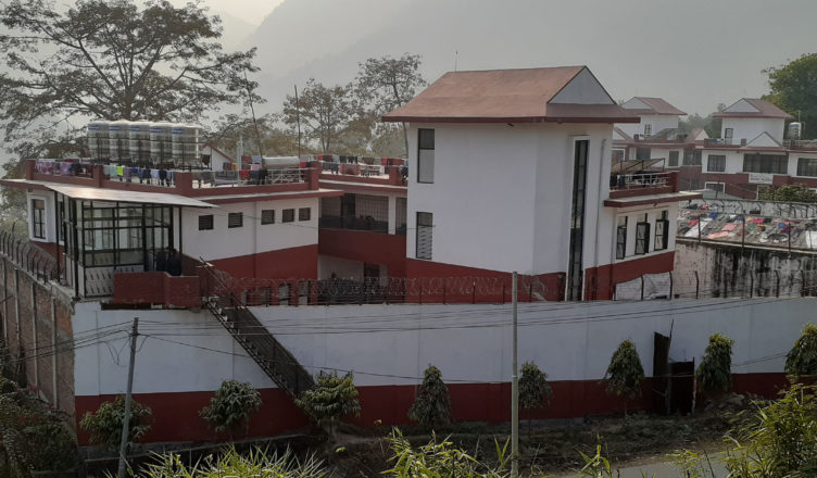 कैदीबन्दीबीच झडप हुँदा पाँच घाइते