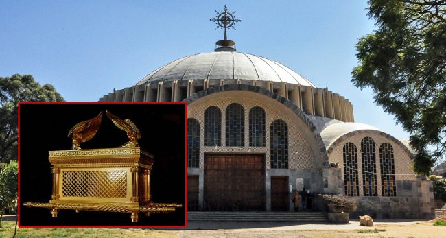 चर्चमा राखिएको पवित्र बाकस लुटिनबाट जोगाउन खोज्दा ८ सयभन्दा बढी श्रद्धालुको मृत्यु