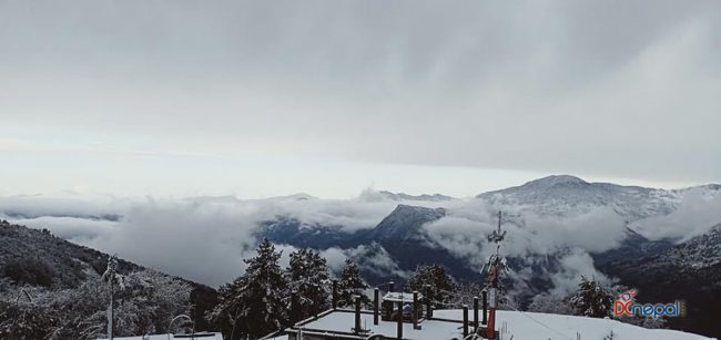 हिउँले ढाकिएपछि मनै लोभ्याउने हेलम्बुको दृश्य (फोटोफिचर)