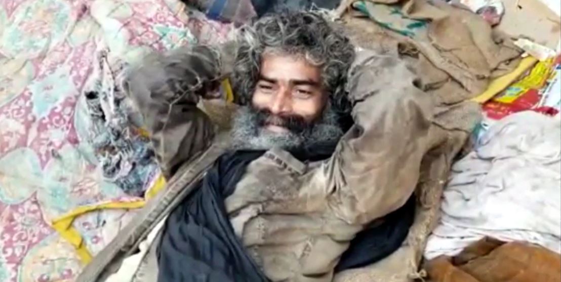 फोहरमा भेटियो लाखौं नगद, भिखारीले त्यही पैसा बालेर आगो तापेर जाडो भगाए