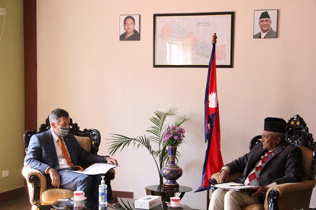 मन्त्री श्रेष्ठबाट शिक्षामा अमेरिकी सहयोगको प्रशंसा