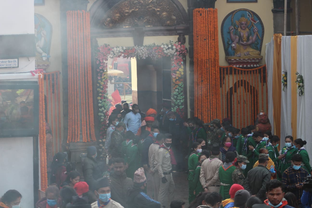 महाशिवरात्रि : पशुपतिनाथमा दर्शनार्थीकाे घुँइचाे