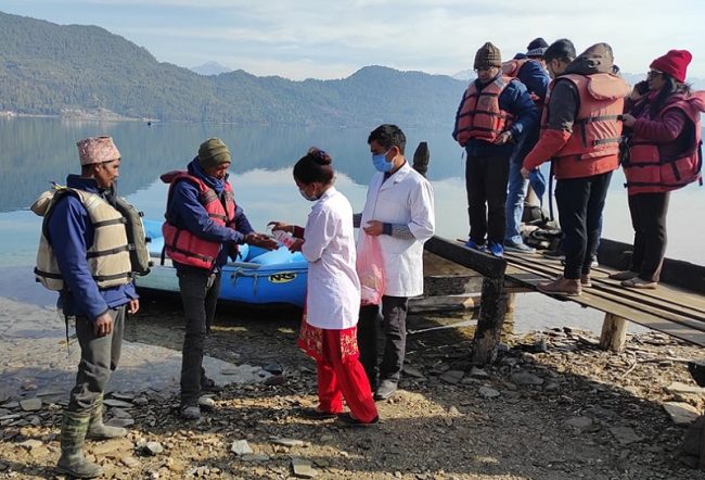 हेल्प नेपालद्वारा रारामा निःशुल्क मास्क वितरण