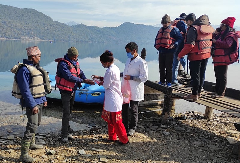 हेल्प नेपालद्वारा रारामा निःशुल्क मास्क वितरण