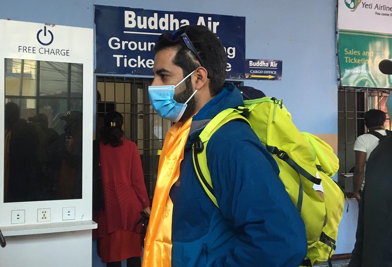 बहराइनी राजकुमार गाेरखाकाे सामागाउँ प्रस्थान