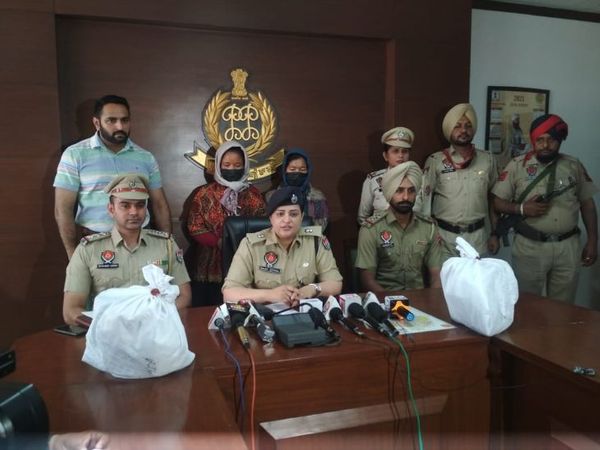 ११ किलो अफिमसहित भारतमा २ नेपाली युवती पक्राउ