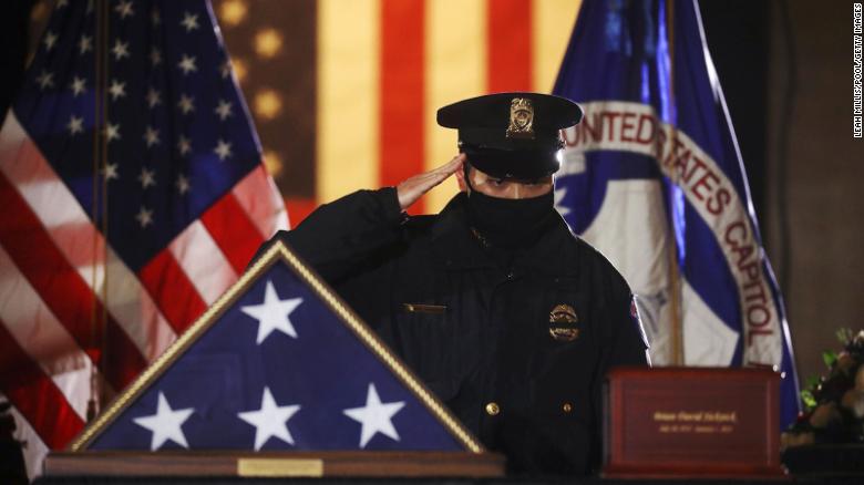 क्यापिटल हिल आक्रमणमा प्रहरी अधिकृत सिकनिकमाथि आक्रमण गर्ने २ जना पक्राउ