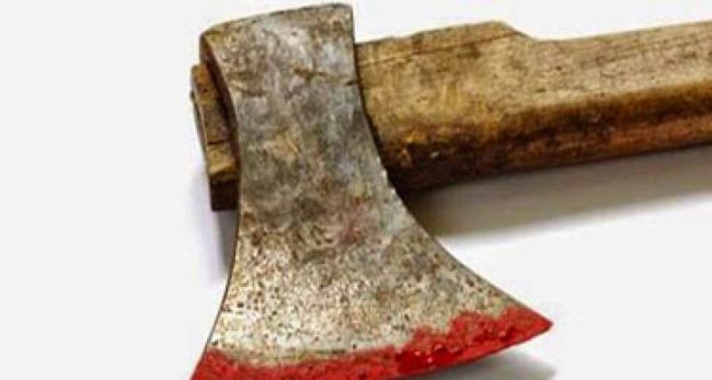 स्कुल पठाएको रिसमा किशोरले मातापिता र बहिनीलाई बञ्चरोले हानेर मारिदिए