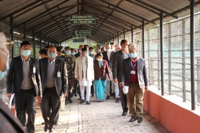 प्रधानमन्त्रीले चिडियाखानाका गैँडाको ‘अभिभावकत्व ग्रहण’ गरेपछि….