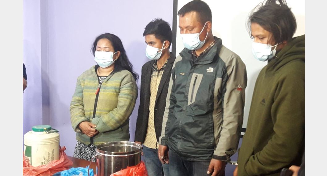 युरेनियम धनी अमेरिकामा, बेच्न खोज्ने र दलाल प्रहरीको फन्दामा