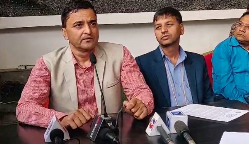 मोबाइलमा संसदीय दलको बैठकबारे एसएमएस आएको छ तर जाँदैनौं : भट्टराई