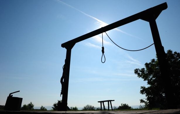 यो कस्तो कानुन ? आमालाई आफ्नै छोरीको हातबाट मृत्युदण्ड दिइयो