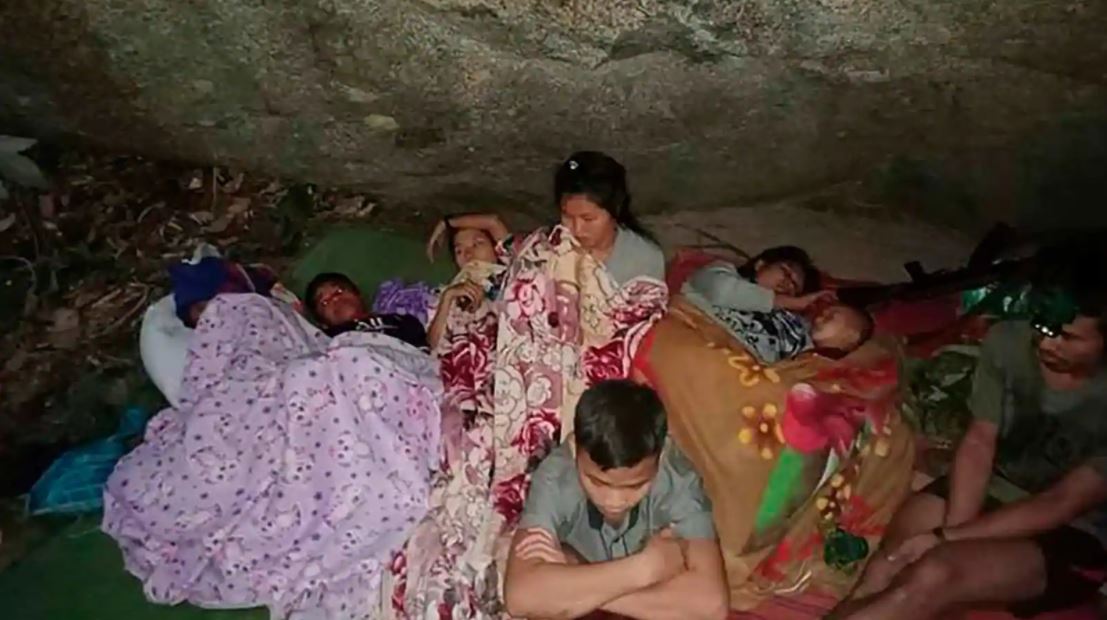 म्यानमारको हवाइ सेनाले गाउँमा बम वर्षायो, ३ हजार नागरिक थाइल्याण्ड भाग्न बाध्य