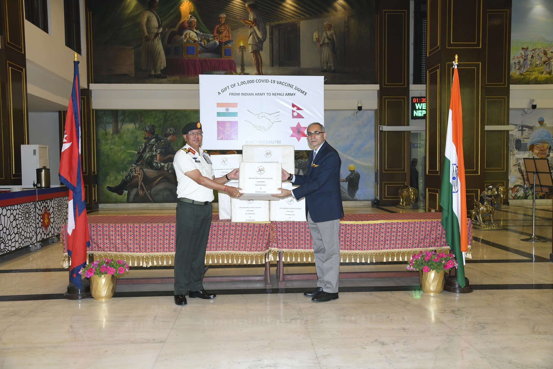भारतीय सेनाद्वारा नेपाली सेनालाई खोप हस्तान्तरण