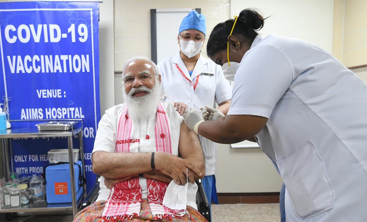 भारतीय प्रधानमन्त्रीले लगाए विवादित कोरोना खोप, खोप लगाएरै गरे चुनाव प्रचार