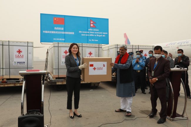 चीन सरकारले अनुदानमा दिएकाे काेराेना विरूद्धकाे खाेप नेपाल आइपुग्यो