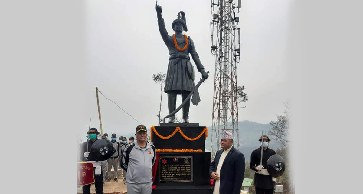 धुलिखेलमा पृथ्वी नारायण शाहको सालिक अनावरण