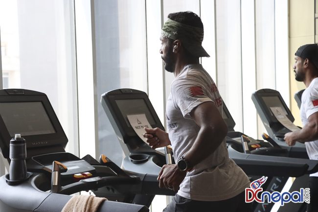 बहराइनी राजकुमारका बडी गार्ड यसरी पसिना बगाउँछन् (फोटोफिचर)