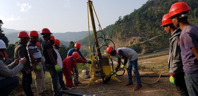 दैलेखको पेट्रोलियम पदार्थ दुई वर्षभित्र उत्खनन गरिने