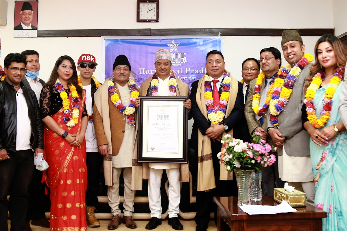 जहाजभित्र साङ्गीतिक एल्बम विमोचन गरेर विश्व कीर्तिमान