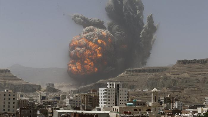 साउदी नेतृत्वको गठबन्धनद्वारा यमनमा हवाई आक्रमण