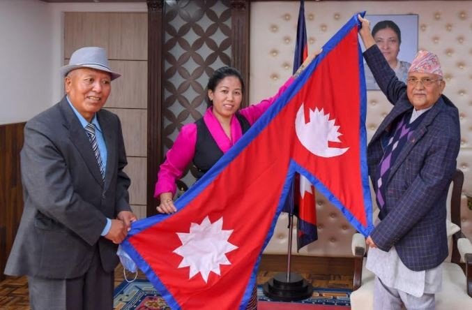 प्रधानमन्त्री ओलीद्वारा हिमाल आरोही शेर्पालाई बिदाइ