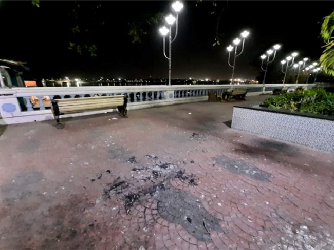 छोरीले पितालाई रेष्टुरेण्टमा खाना खुवाइन्, रक्सी पिलाइन्, मातेर लठ्ठ परेपछि जिउँदै जलाइन्