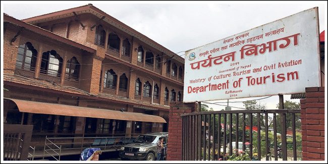 माउन्टेन गाइड लाइसेन्स रोकियो