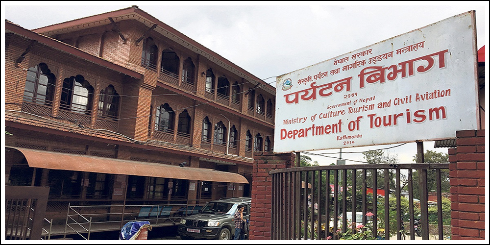 माउन्टेन गाइड लाइसेन्स रोकियो