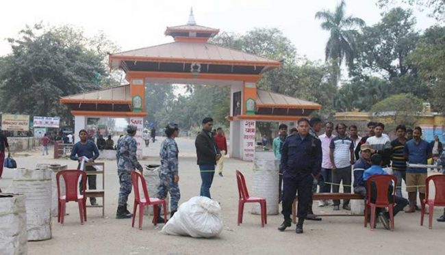 सडकमार्गबाट नेपाल भित्रिँदा कोरोना परीक्षण अनिवार्य, खोप नलगाई आउनेलाई सिमामै खोप