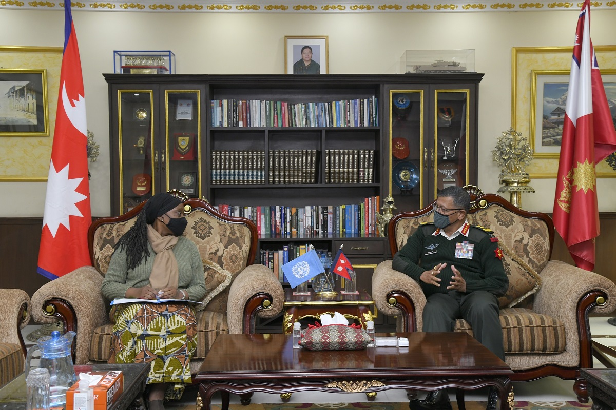 प्रधानसेनापति थापासँग राष्ट्रसङ्घीय आवासीय प्रतिनिधिको शिष्टाचार भेट