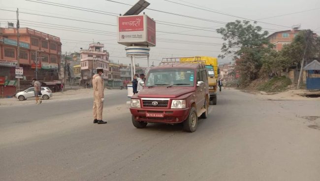 निषेधाज्ञाको पहिलो दिन सुनसान काठमाडौं (फोटो फिचर)