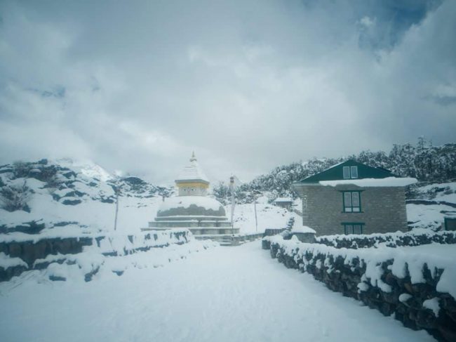 वैशाखमा सोलुखुम्बुमा हिमपात  (फोटोफिचर)