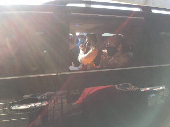 पूर्वराजाको विमानस्थलमा भव्य स्वागत (तस्वीरहरू)