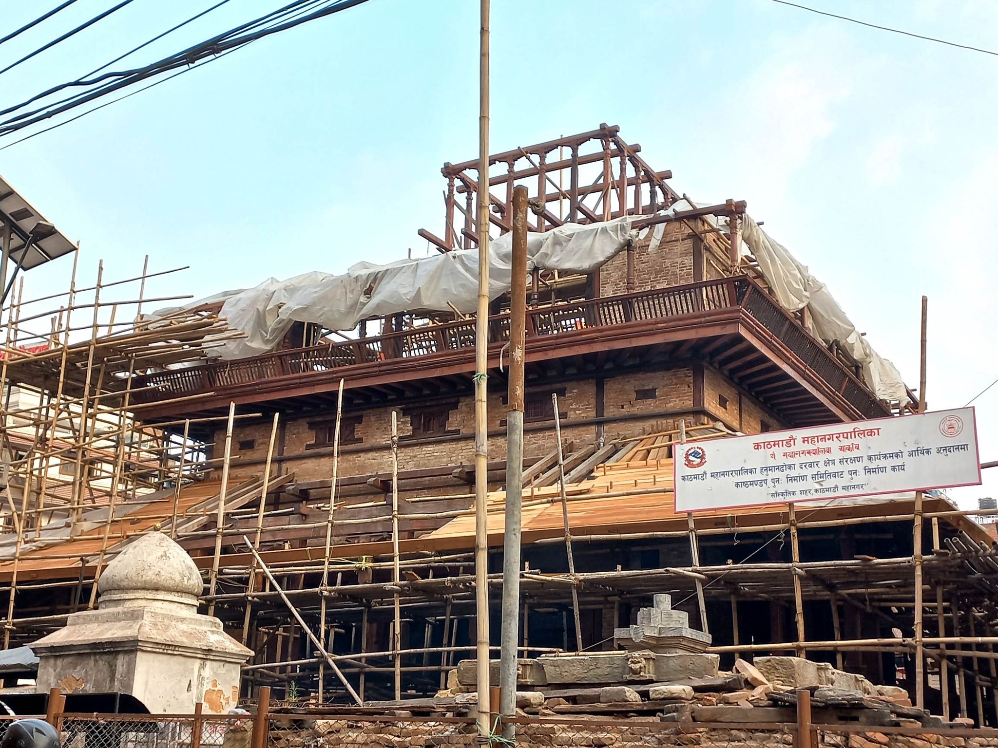 एक रुखको काष्ठमण्डप पुर्ननिमार्णमा काठको समस्या, तोकिएको समयमा पूरा भएन