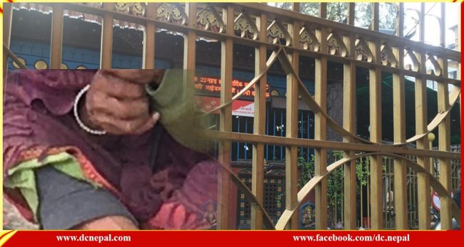 भुईँचालोमा घरले पुरिएर निकालिएकी एक वृद्धा, मन्दिरमा भिख माग्न बाध्य