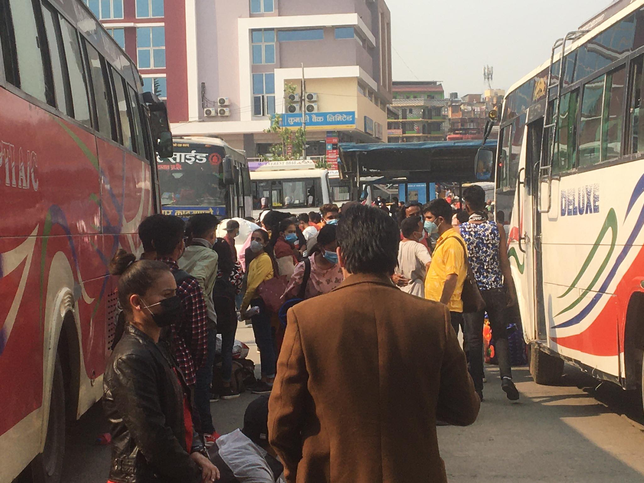 निषेधाज्ञा हुने भएपछि झन्डै पाँच लाखले छोडे उपत्यका