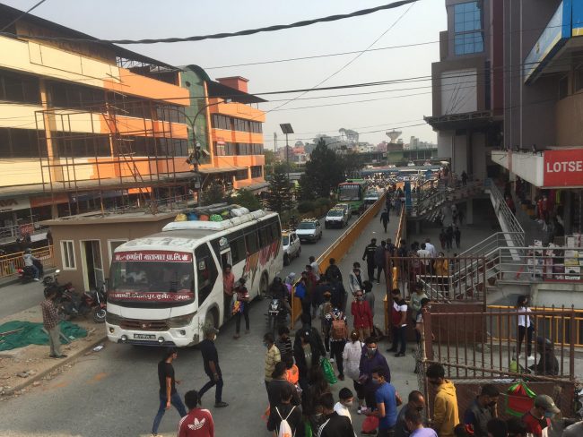 काठमाडौंबाट हजारौं बाहिरिए (फोटोफिचर)