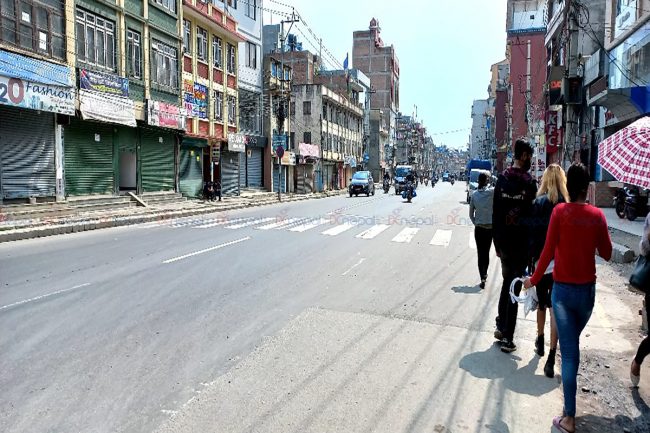 निषेधाज्ञाकाे दाेश्राे दिन सुनसान काठमाडाैं (फाेटाेफिचर)