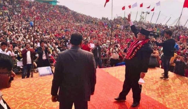 बादलप्रति संकेत गर्दै प्रचण्डले भनेः मलाई बम हान्नेलाई मौका दिएर गल्ती गरेँ