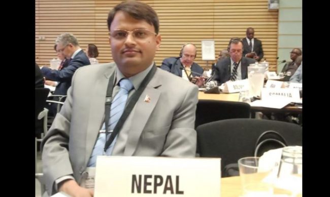 सनकको भरमा निर्वाचित सांसदको पद खोस्नु लोकतन्त्र हो ?