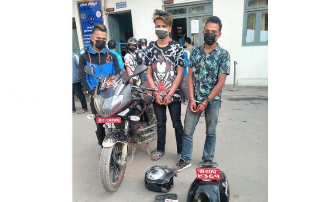 घरमै पार्किङमा राखेको मोटरसाइकल चोरी गर्ने गिरोह