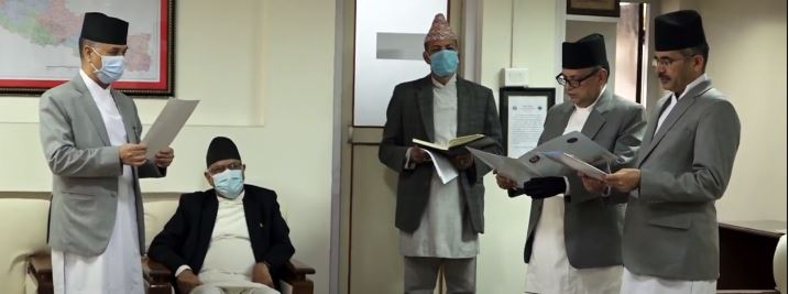 न्यायाधीश चुुँडाल र सुवेदीबाट शपथ