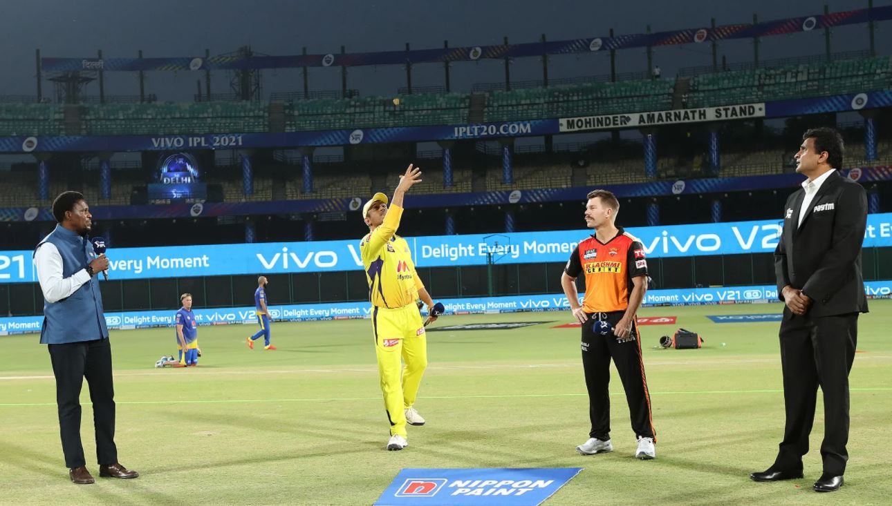 हैदराबादले ब्याटिङ गर्दै