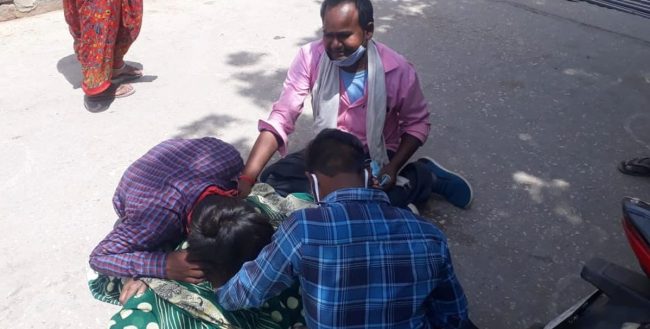 भ्याक्सिन लगाउँदा महिलाको स्वास्थ्य बिग्रियो, डाक्टरले बेवास्ता गर्दा अस्पतालको गेटमा मृत्यु