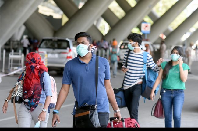 कोरोना नेगेटिभ रिपोर्ट देखाएर भारतबाट विमान चढेका ५२ यात्रु ल्याण्ड गरेपछि जाँच्दा संक्रमित