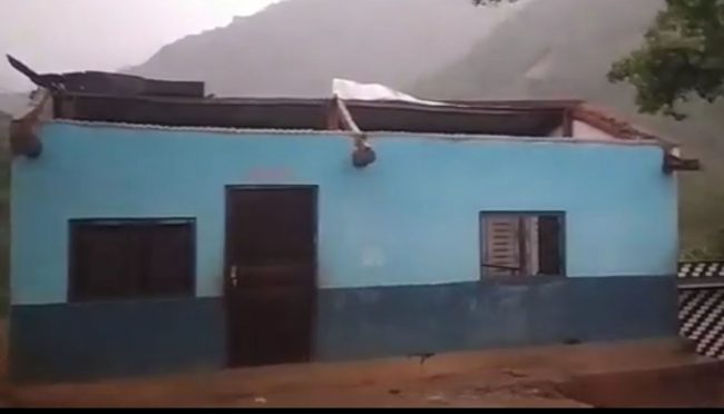 हावाहुरीले विद्यालयको छानो उडायो, घरमा क्षति