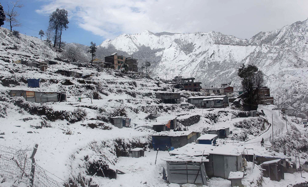 रसुवाका उच्च भागमा हिमपात